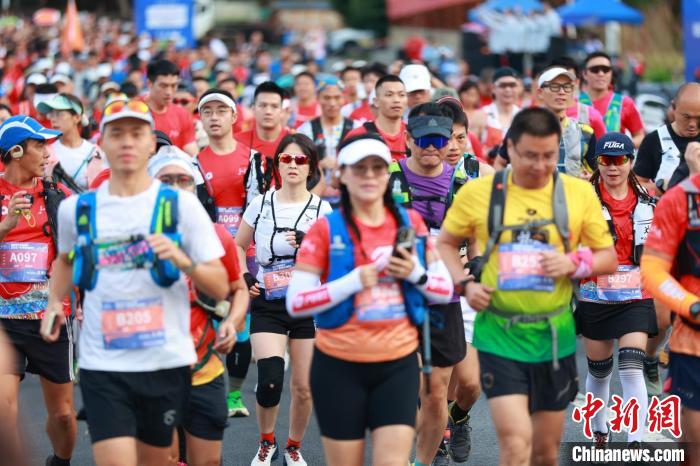 全国超两千名选手齐聚清远连山，探索山野、回