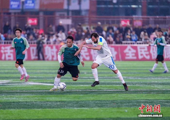 意大利罗马工程师协会足球队赴榕江挑战村超 以