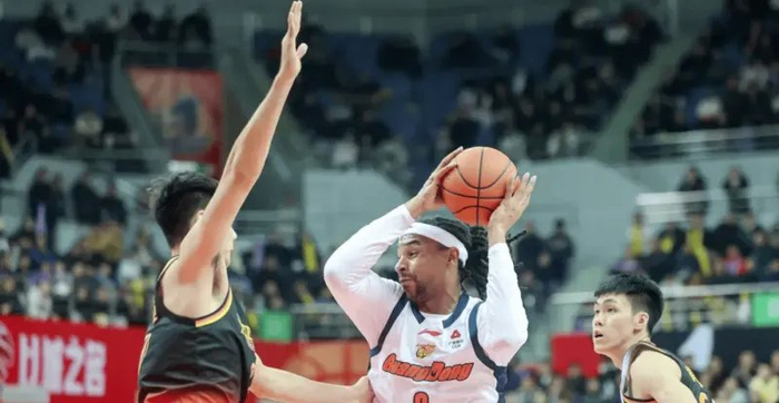 江苏队绝杀广东队 杜锋遭球迷狂喷战术失误