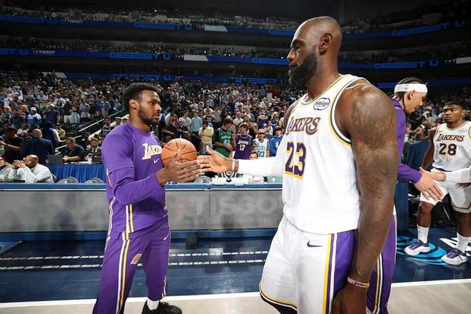 詹姆斯与弗拉格同场20+创历史首现 38岁老将vs20岁