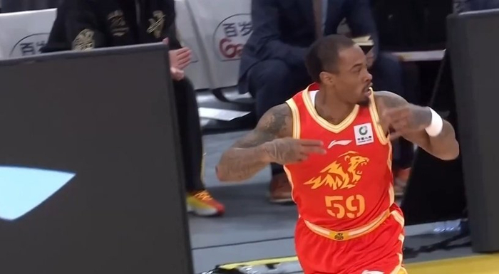 浙江广厦接近签约前NBA中锋马利克·威廉姆斯 冲