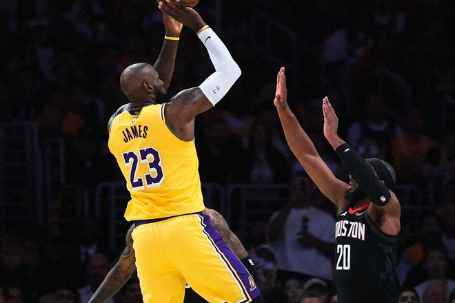 火箭核心杜兰特伤退湖人轻取首胜詹姆斯首节8助