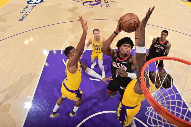 火箭核心杜兰特伤退湖人轻取首胜詹姆斯首节8助